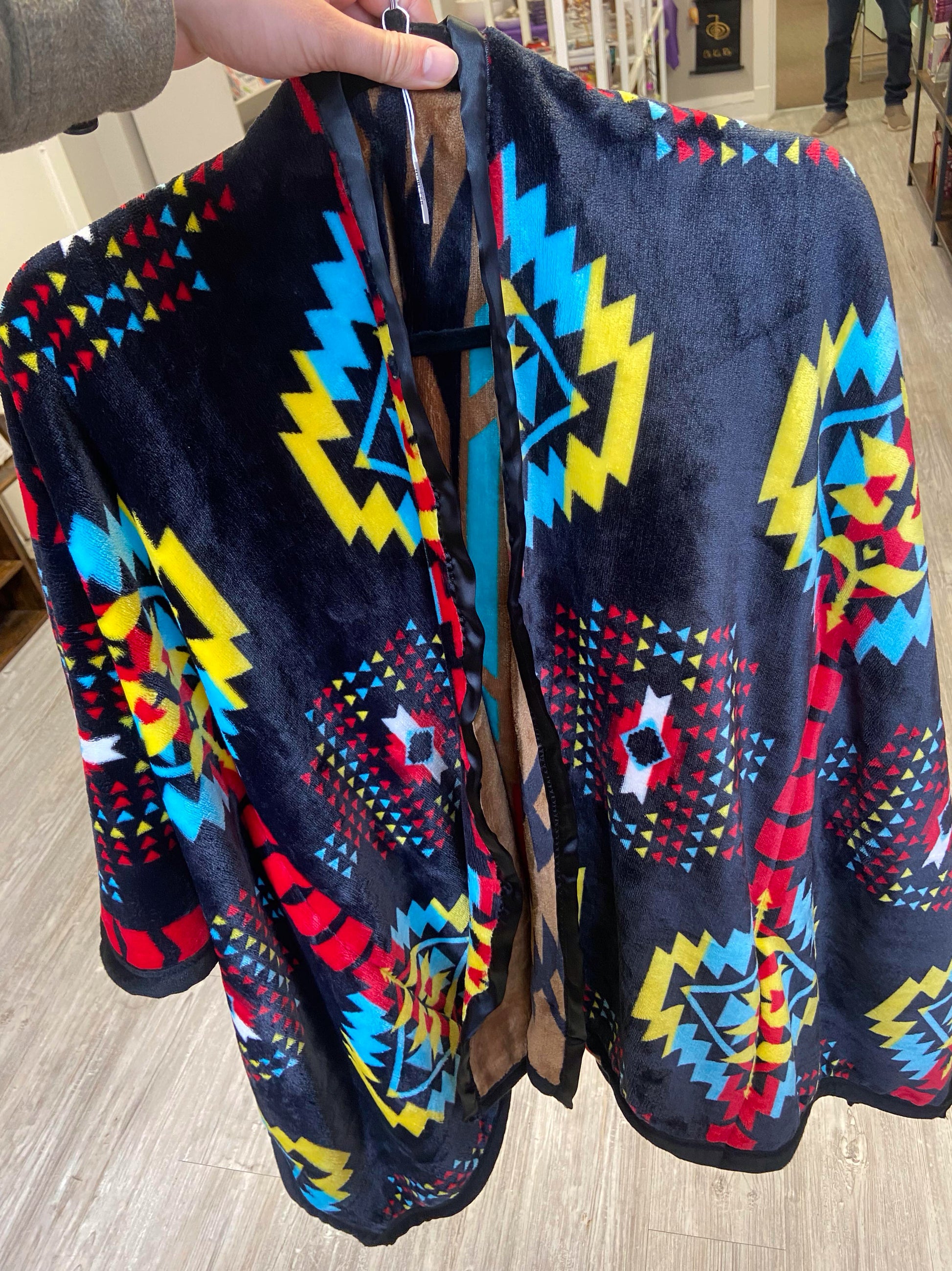 Handmade Indigenous Apparel - Elaine Arkinson